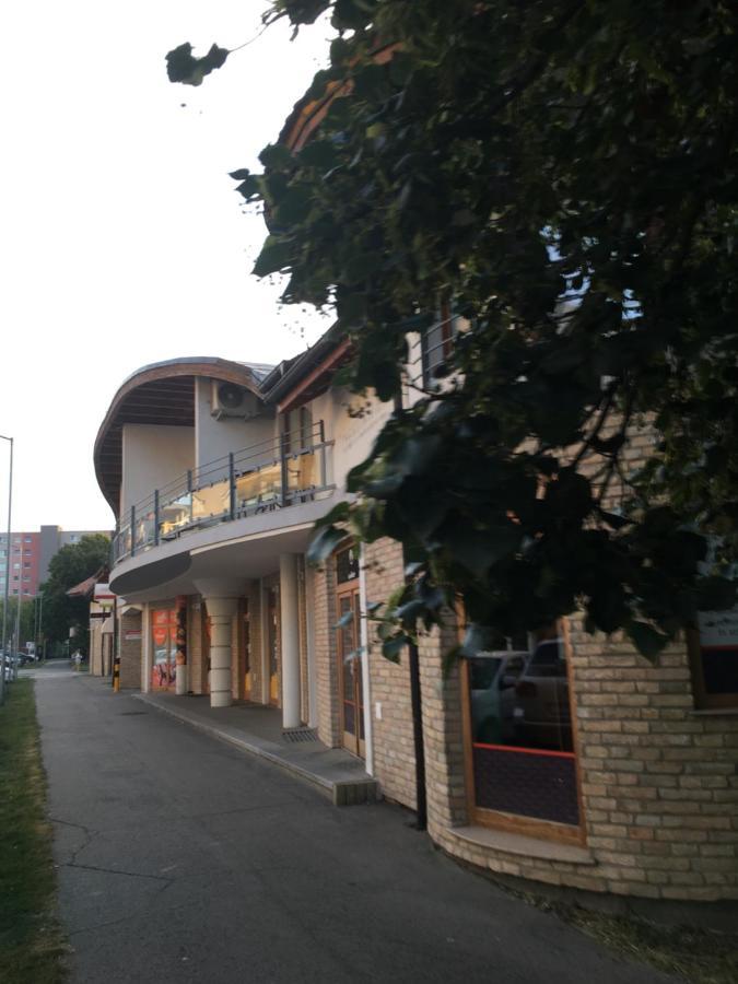 Kondé Apartments A Dunajská Streda Extérieur photo