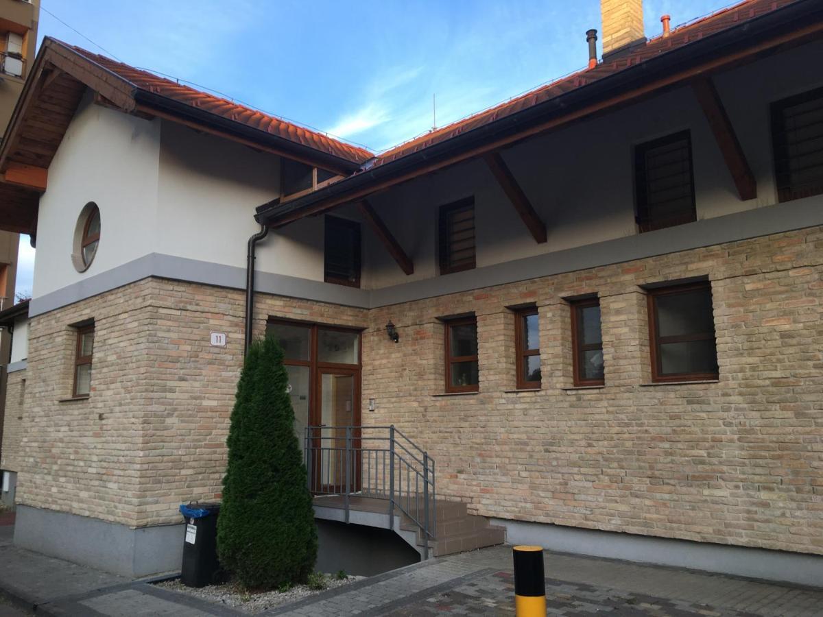 Kondé Apartments A Dunajská Streda Extérieur photo